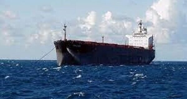 کشتی ایرانی در راه لبنان/ اسرائیل در بد مخمصه ای گرفتار شده است