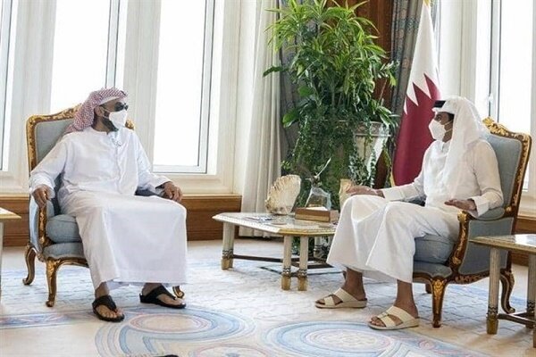 مشاور امنیت ملی امارات با امیر قطر دیدار و گفتگو کرد