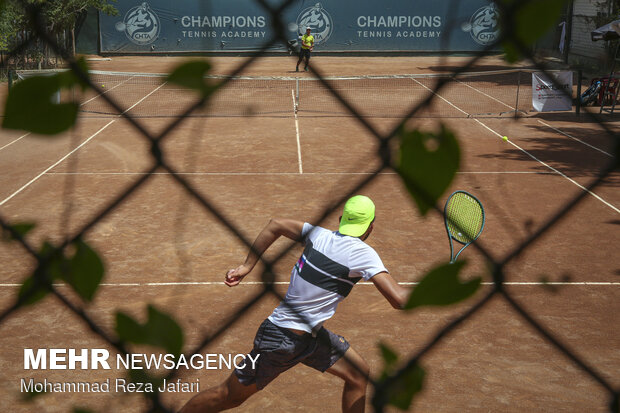 نگاه‌ها به تنیس تجاری است/ لزوم تغییر سطح مسابقات جهانی در ایران