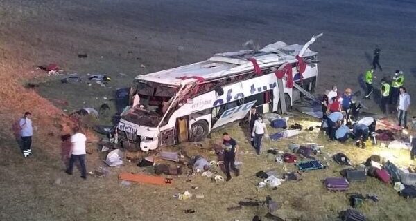 واژگونی اتوبوس در ترکیه با ۱۴ کشته و ۱۸ زخمی