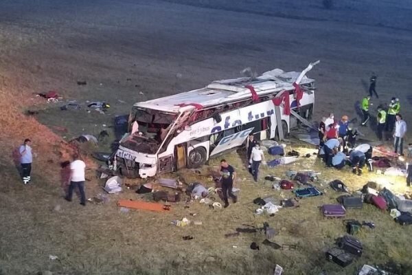 واژگونی اتوبوس در ترکیه با ۱۴ کشته و ۱۸ زخمی