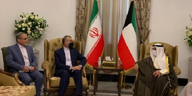 دیدار وزرای خارجه ایران و کویت در حاشیه نشست منطقه ای بغداد