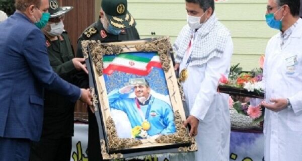 فرمانده کل سپاه از جواد فروغی قهرمان المپیک تجلیل کرد