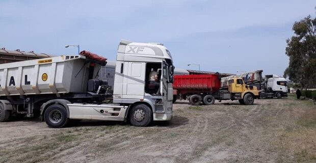 رسوب ۳۶۴۳ دستگاه کامیون وارداتی  در گمرک