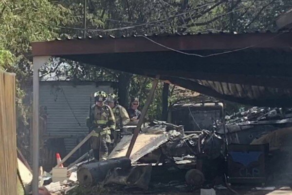 سقوط هواپیمای نظامی در تگزاس آمریکا/ منازل مسکونی خسارت دیدند