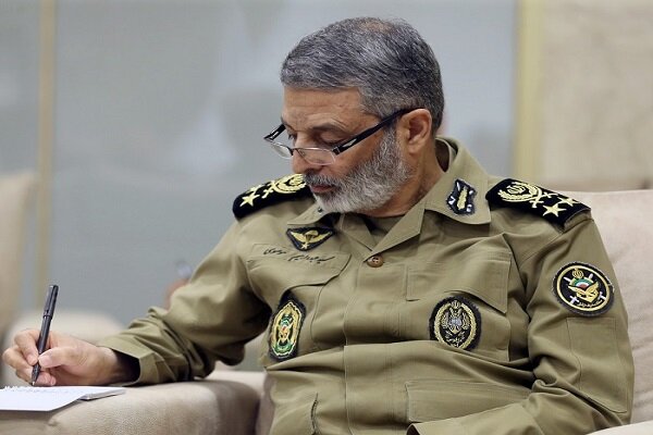 فرمانده کل ارتش در پیامی درگذشت سرلشکر فیروزآبادی را تسلیت گفت