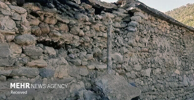 قلعه خواجه همچنان بر مدار زلزله/ ریزش دیوار در روستاها