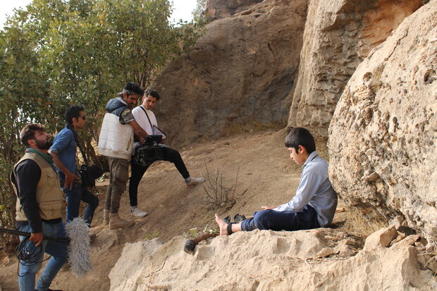 میان صخره‌ها می‌خواهد زندگی کودکان زاگرس را نشان داد