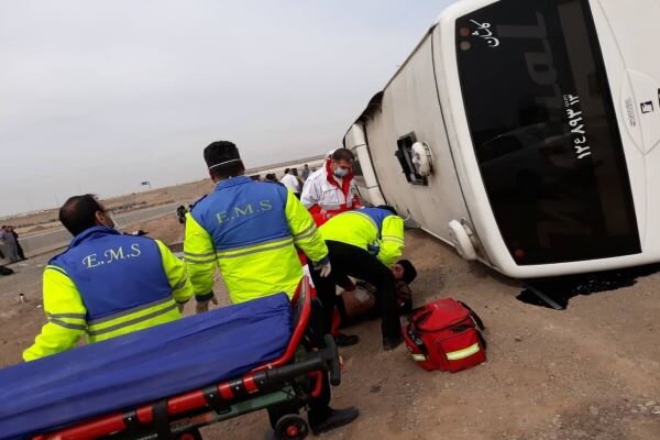 واژگونی اتوبوس در محور دامغان – شاهرود ۳۳ مصدوم برجای گذاشت