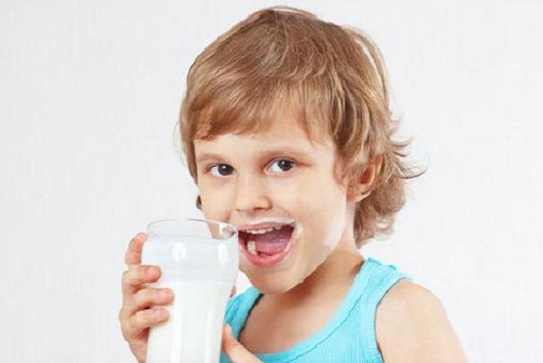 فرقی بین مصرف شیر پرچرب و کم چرب برای کودکان وجود ندارد