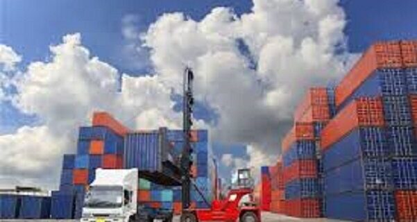 گمرکات بوشهر با ۶۰ کشور مبادله تجاری دارند/افزایش صادرات و واردات