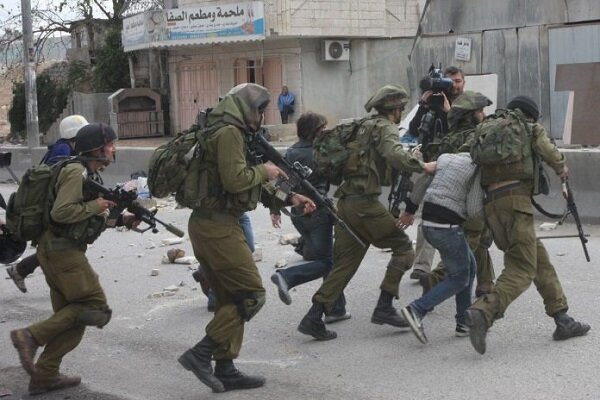 صهیونیست‌ها ۴ فلسطینی را در کرانه باختری بازداشت کردند