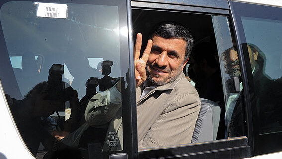 کفاشیان: احمدی‌نژاد به من که زنگ نزد!