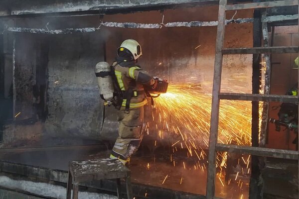 آتش سوزی در کارگاه تولید قفسه‌/ حادثه مصدوم نداشت
