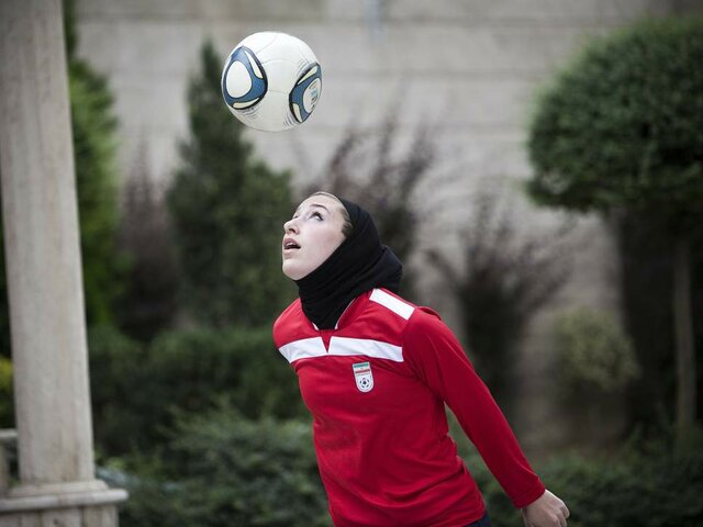 خسرویار: هیچ‌گاه حجاب را مانعی برای فوتبال زنان نمی‌دانستیم