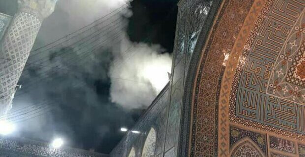 مهار آتش سوزی در مسجد گوهرشاد/اتصالی هیتر برقی علت آتش‌سوزی بود