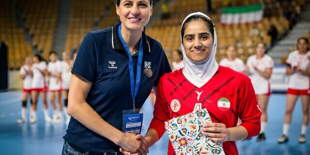 دختر هندبال ایران برترین بازیکن دیدار ایران و تونس شد