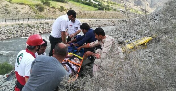 سقوط خودرو با ۴ نفر سرنشین به رودخانه مرزی ارس/ ۲ نفر مفقود شدند