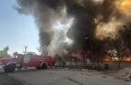 مصدومیت ۲ نفر در آتش سوزی کارخانه کاغذسازی فارس/حریق ادامه دارد