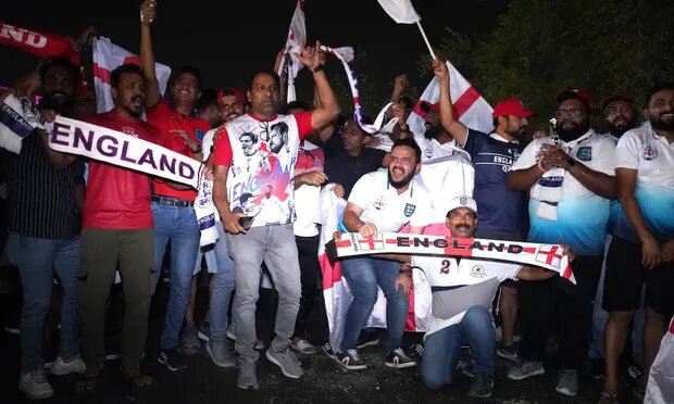استقبال غیرمنتظره طرفداران هندی از تیم ملی انگلیس در دوحه