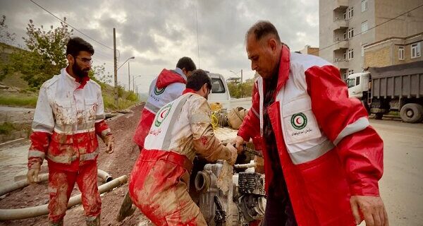 امدادرسانی به ۱۳ استان متاثر از آبگرفتگی و کولاک