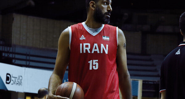 کاپیتان تیم ملی بسکتبال ایران از روی ویلچر بلند شد!
