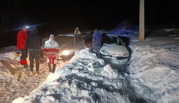 امدادرسانی به۱۳۰۰خودرو گرفتار در برف استان سمنان/۱۵نفر مصدوم شدند