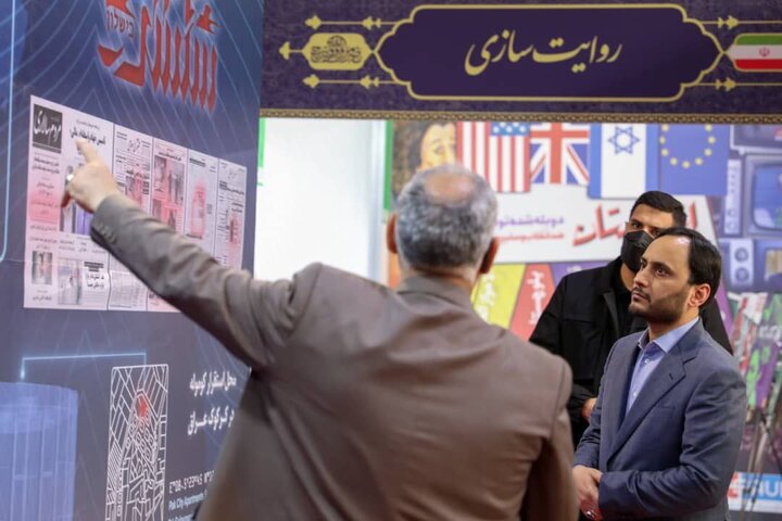بهادری جهرمی از نمایشگاه «روایت میدان» بازدید کرد