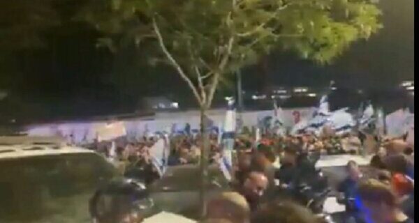 سلب آرامش از نزدیکان نتانیاهو/ «ساره» در حلقه محاصره معترضان