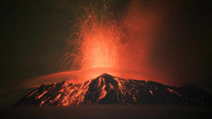 فوران آتشفشان «پوپوکاتپتل» در مکزیک/ صدور سطح هشدار زرد