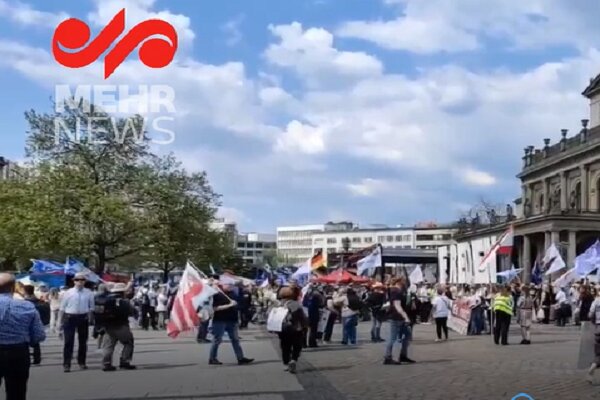 تظاهرات ضدجنگ در هانوفر آلمان/ شعار مردم: صلح می‌خواهیم+ فیلم