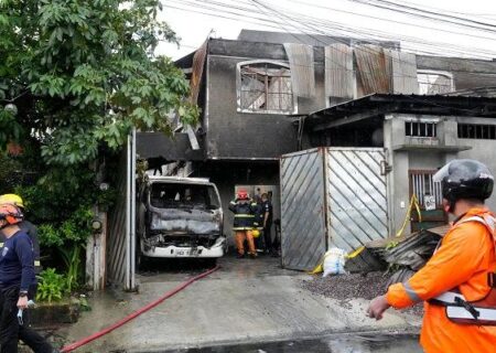 آتش سوزی در یک کارخانه پوشاک ۱۵ کشته برجای گذاشت