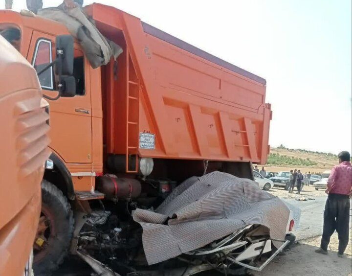 تصادف کامیون با پراید در سمیرم ۴ کشته و ۲ مصدوم برجا گذاشت