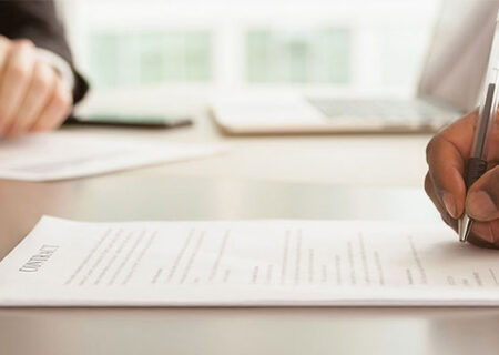 در هنگام امضای قرارداد مهاجرتی، به چه نکاتی باید توجه کرد؟