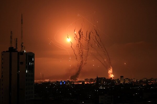 رگبار حملات موشکی به تل‌آویو همزمان با کنفرانس خبری نتانیاهو