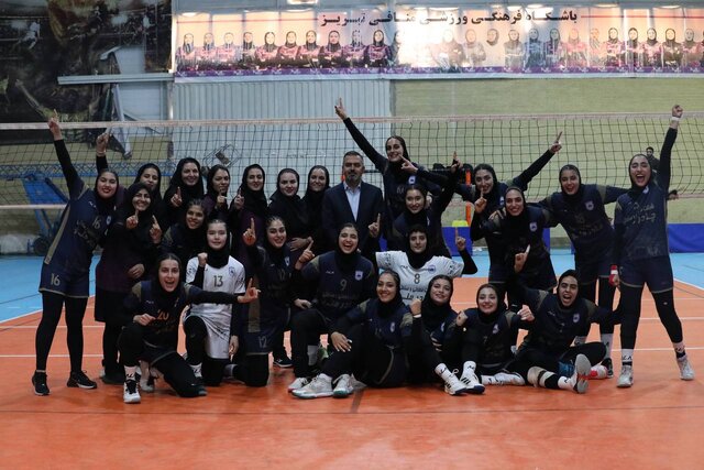 تیم والیبال دختران چادرملو قهرمان شد و به لیگ برتر صعود کرد