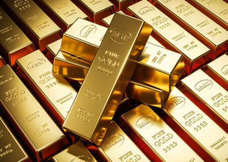 قیمت جهانی طلا نزولی شد؛ هر اونس ۲۴۱۳ دلار و ۲ سنت