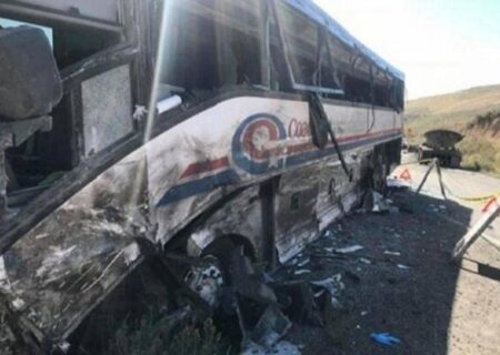 جان‌باختن ۱۷ و زخمی‌شدن ۳۴ نفر در واژگونی اتوبوس در افغانستان