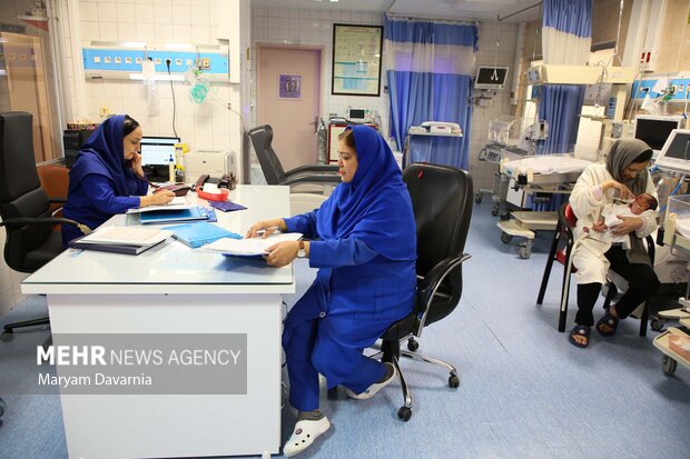 پرستاران هر ماه ۶۰ ساعت کار مجانی انجام می دهند