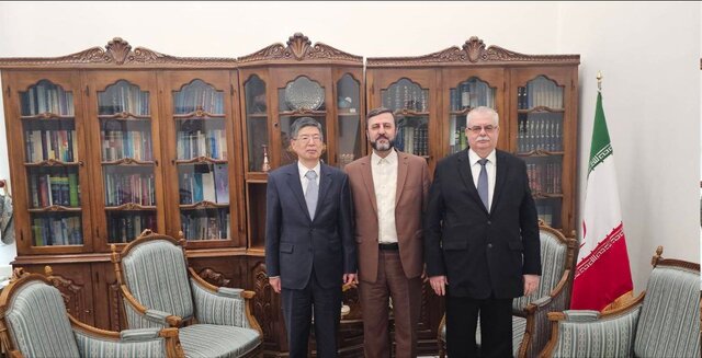 رایزنی غریب آبادی با سفرای روسیه و چین در مورد گفتگوهای ژنو